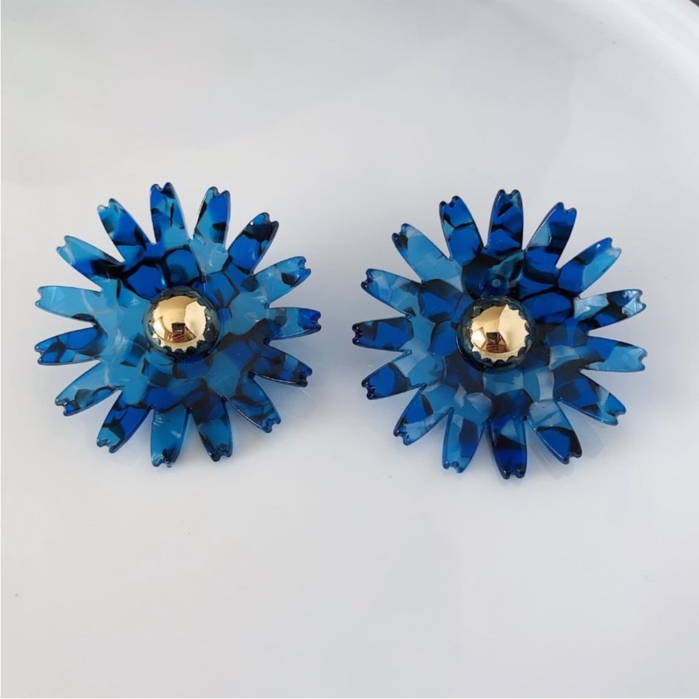 Lele Sadoughi Daisy Button Earrings